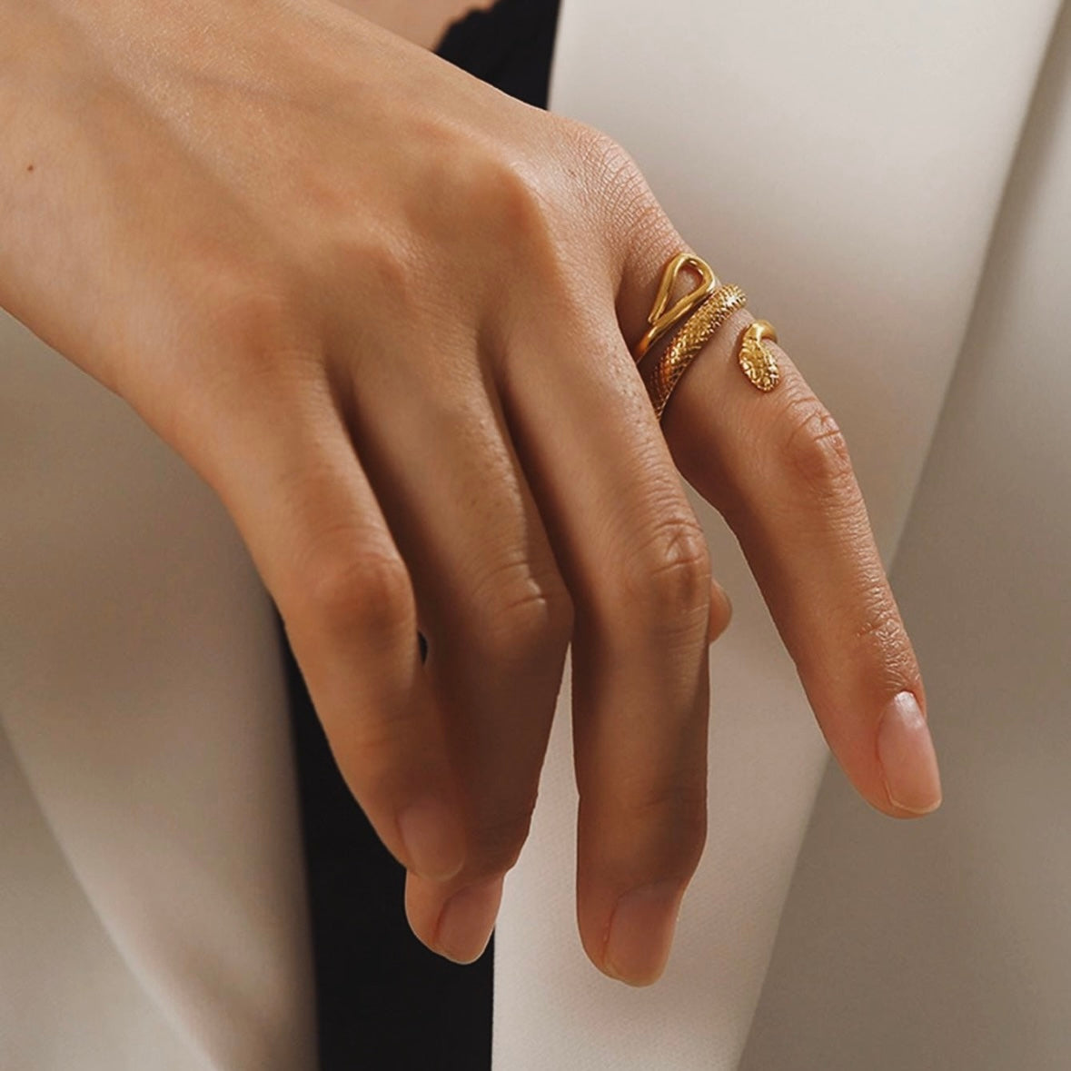 SNAKE RING GOLD