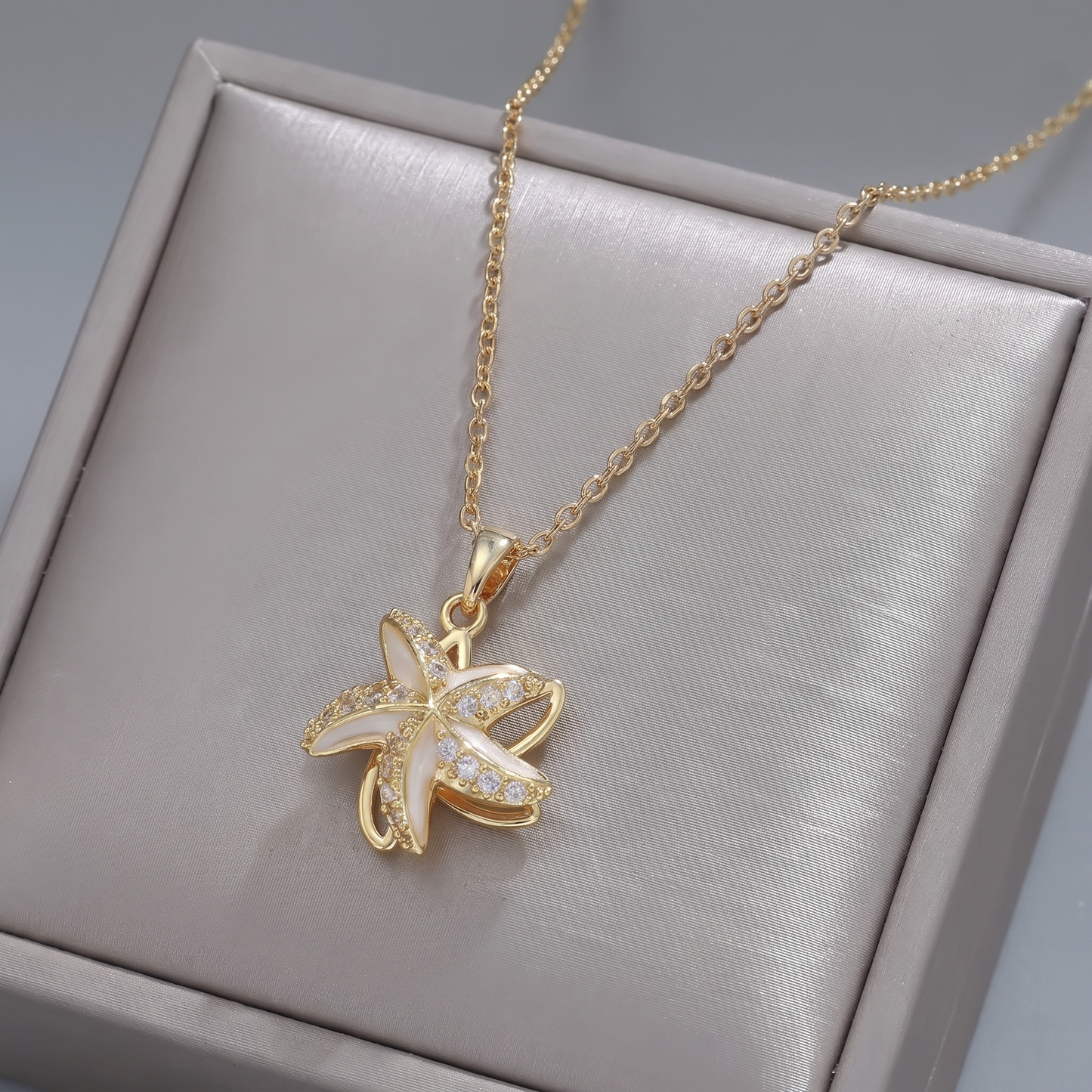 STAR SPINNER WELLNESS NECKLACE GOLD WHITE